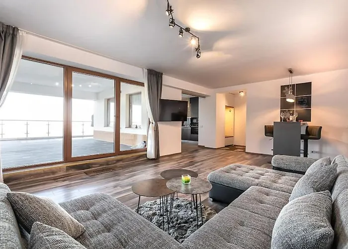 Modern Apartment With City-View Near Poiana Brasov