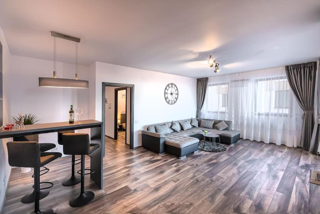 Modern With City-view Near Poiana Apartamento