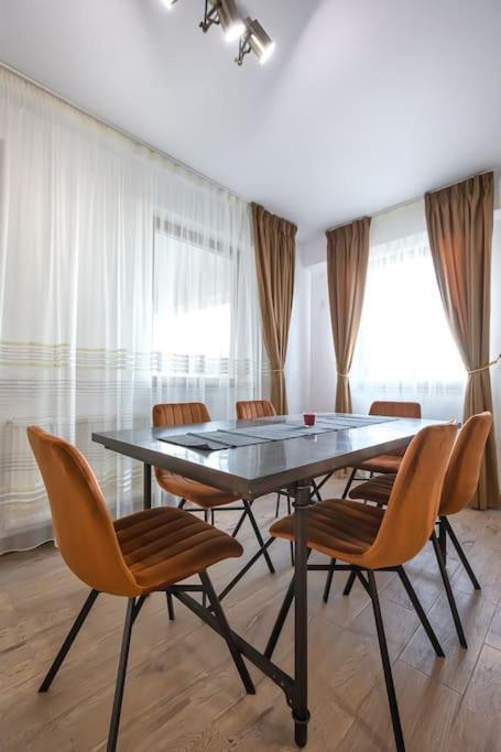 Modern With City-view Near Poiana Apartamento