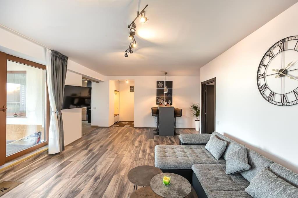 Modern With City-view Near Poiana Apartment Brasov